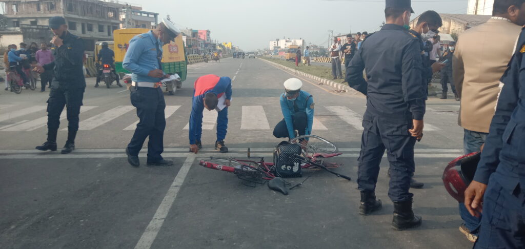धनगढीमा ट्रकको ठक्करबाट एक किशोरीको मृत्यु